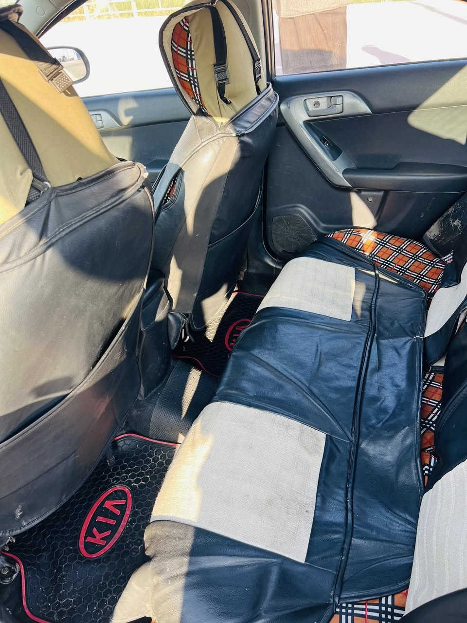 السلام عليكم
كيا فورتي موديل 2009

رقم الانبار تحويل مباشر 

المحرك 1600

التبريد ثلج  

وارد خليجي ضررها جاملق الامامي وضربه بصندوق بدون دواخل صبغ حزام 

السعر 75 وبي مجال 

***********
