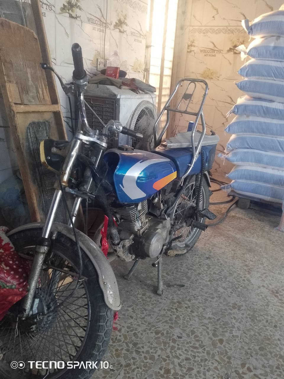 سلام عليكم عندي دراجه 4كير نقصه زنجيل ابيعه كوم حديد مكاني بغداد شهداء البياع رقم الهاتف *********** سعر ب300 وبيه مجال
