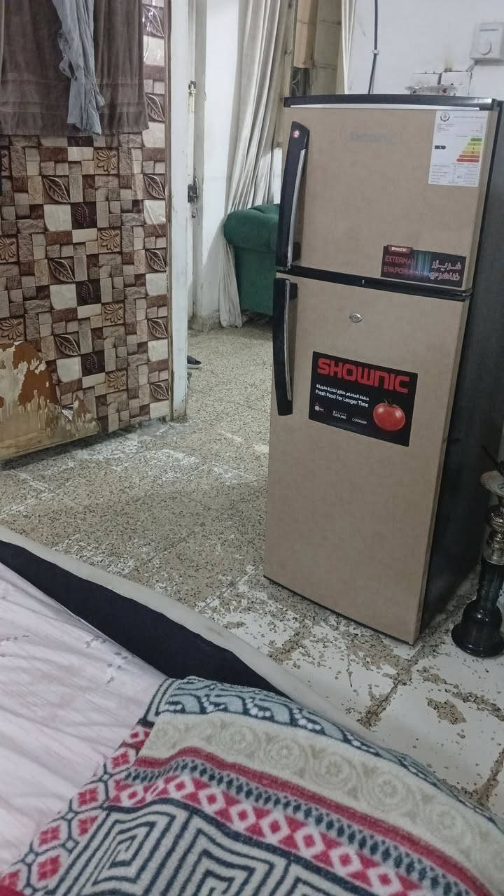 للبيع ثلاجة جديده حجم وسط سعرها ٢٧٥ بيها مجال مكانها بغداد الجديده للتواصل *********** واتساب
