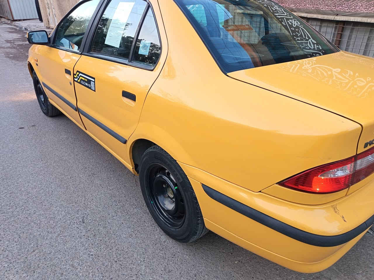 السلام عليكم سمند ١٧ للبيع سياره جاهزه رقم جديد وتخم تاير جديد وصدر جديد سياره جاهزه مصفره هيئه وغرامات سياره ضررها بنيد مبدل وخشم الجاملغ سياره جديده وجاهزه السعر ٥٥وبيها مجال رقم *********** العنوان مدينه
