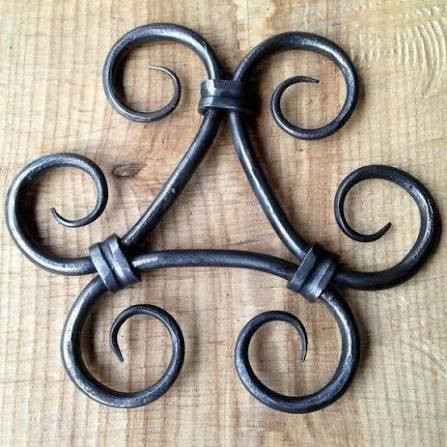 السلام عليكم مكائن عمل نقوش مع مجموعة قوالب مع كتر للبيع للإستفسار ***********
