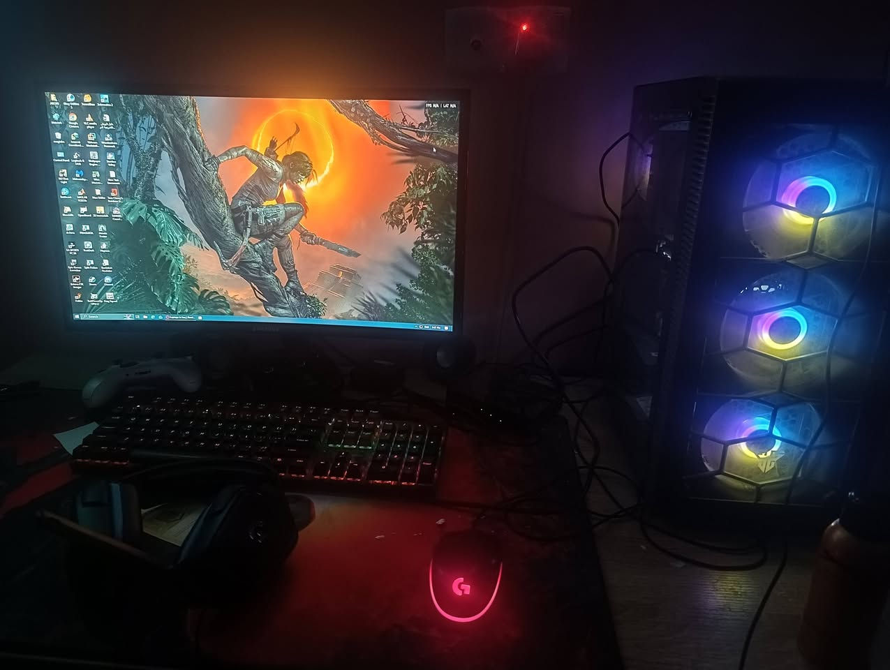 السلام عليكم 
تجميعة كيمنك للبيع
المواصفات:
كرت شاشة rtx 2060 super 8GB
معالج: core i5 جيل تاسع
مذربورد : H310M pro
رامات :16GB DDR4
هارد 512 HDD
هارد 512 SSD
هارد 128 SSD
الباور 500 واط HEXA
مبرد هوائي للمعالج
السعر :750 الف
للتواصل خاص او واتساب ***********
