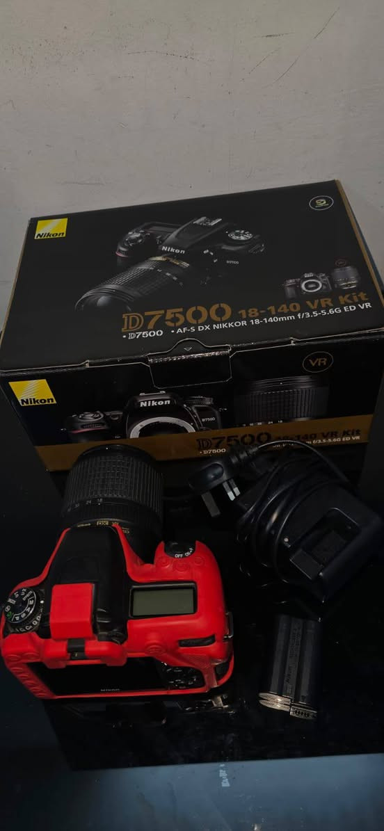 للبيع كاميرا Nikon D7500 مع عدسة 18-140mm VR.
الكاميرا بحالة ممتازة وتعمل بكفاءة عالية، مناسبة لتصوير الأعراس والمناسبات والتصوير الاحترافي.
تتضمن عدسة أصلية وملحقاتها الموجودة بالصور.
للاستفسار مراسلة خاص.


**إذا كنت صاحب هذا الإعلان وتريد حذفه لأي سبب، رجاءا أرسل رسالة إلى الدعم الفني**