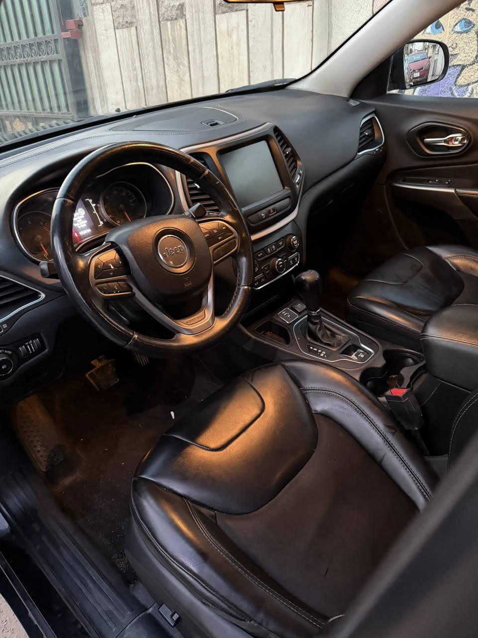 🚗 للبيع: جيب بزون موديل 2019 – فل مواصفات (عدا الفتحة
الموديل: 2019
النوع: جيب بزون
المواصفات: فل مواصفات ما عدا الفتحة
اللون: كحلي / كحلة
المكان: بغداد – الدورة
اللوحة: نجف دولي

🔧 تفاصيل الحالة:
 • حادث جانبي ( جاملغ) + بنيد — الصور موجودة
 • جاملغ  ثاني مبدل
 • نرفع + بنيد مبدل
 • شخط خفيف
 • نص صبغ بالقمارة
 • السيارة جاهزة وما تحتاج صرف

💰 السعر: 118 (قابل للنقاش للجادين)
📞 رقم الاتصال: *********** (متوفر واتساب
