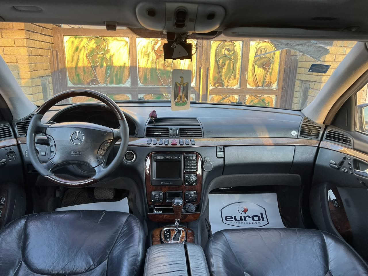 السلام عليكم 
مرسيدس s500 2005 وارد ياباني
رقم صلاح الدين الجديد هزه سنويه جدد تحويل ب اسمك
السياره مواصفاتها معروفه وحلوه 8 سلندر جوبلسات 
بيها قطع صبغ اثر جراد  مكفوله من الضربه بدون حته طخه 
السياره بلاديه وحلوه بيها نواقص بسيطه للاستفسار *********** السعر 112 وبيها مجال بسيط مكانها بغداد
