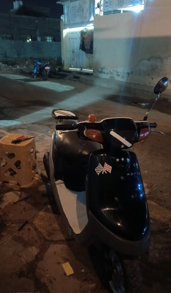 السلام عليكم للبيع بطه اخت الجديد نضافه فول مكفوله شاصي ومحرك كفرات ابلاديه شلعه فول كهربائيات كله شغاله هورن لايت أشاير سلف  بس نقصه باتري ضعيف  وقفل جنطه مكان كربلاء طويريج السعر 300 وبيه مجال الشراي يتصل ***********
