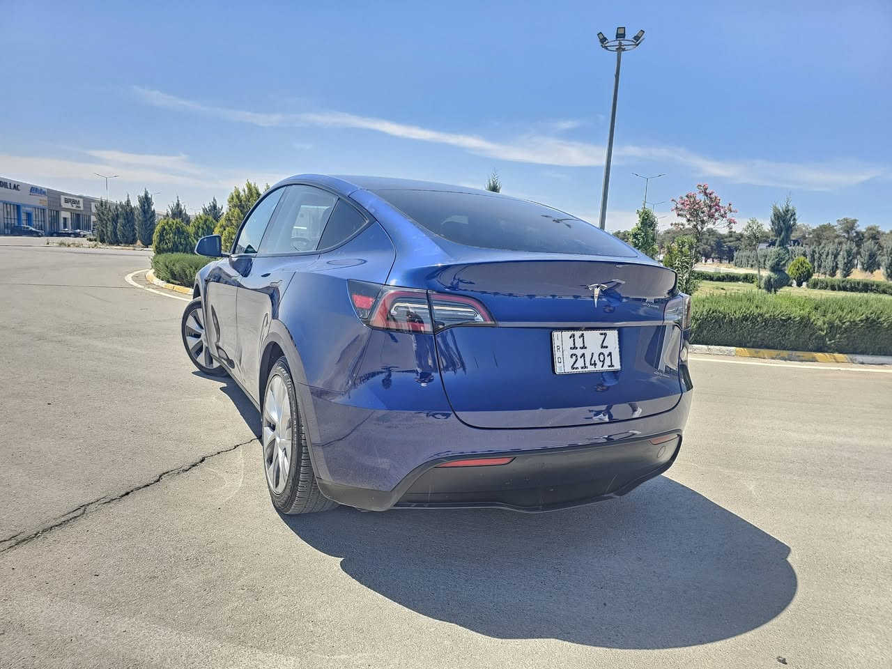 السلام عليكم 
Tesla model y 2020 standard range 
الصبغ بنيد فقط 
بطارية ليثيوم فوسفات الحديد و معروفة هاي البطارية بطول العمر اطول من اليثيوم النيكل ب ٣ مرات تقريبا  و يومية تنشحن لل ١٠٠ ما تتاثر هاي توصيات الشركة مو من عندي الحجي وحتة بلحوادث امنة جدا 
السيارة اون لاين اخر تحديث 
السعر 18700$
للستفسار اكثر وتساب 
***********
