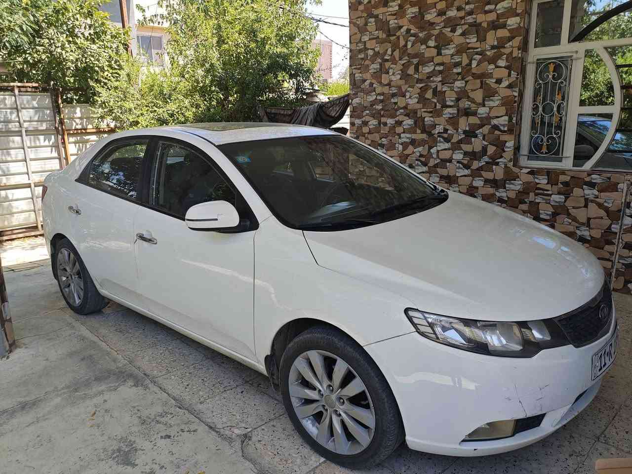 السلام عليكم
سيراتو 2013 خليجي أبيض رقم بغداد انجليزي بها ضربة جاملغ الامامي جهه السائق مبدله هي والبنيد تصليح داخل الجاملغ وطخة بالصندوق معدل بارد بيها شخوط بسيطة 

باقي السيارة جاهزة 

السعر ٩٢ ورقة وبيها مجال للشراي 

عنواني بغداد 

رقم ***********

موجود واتساب
