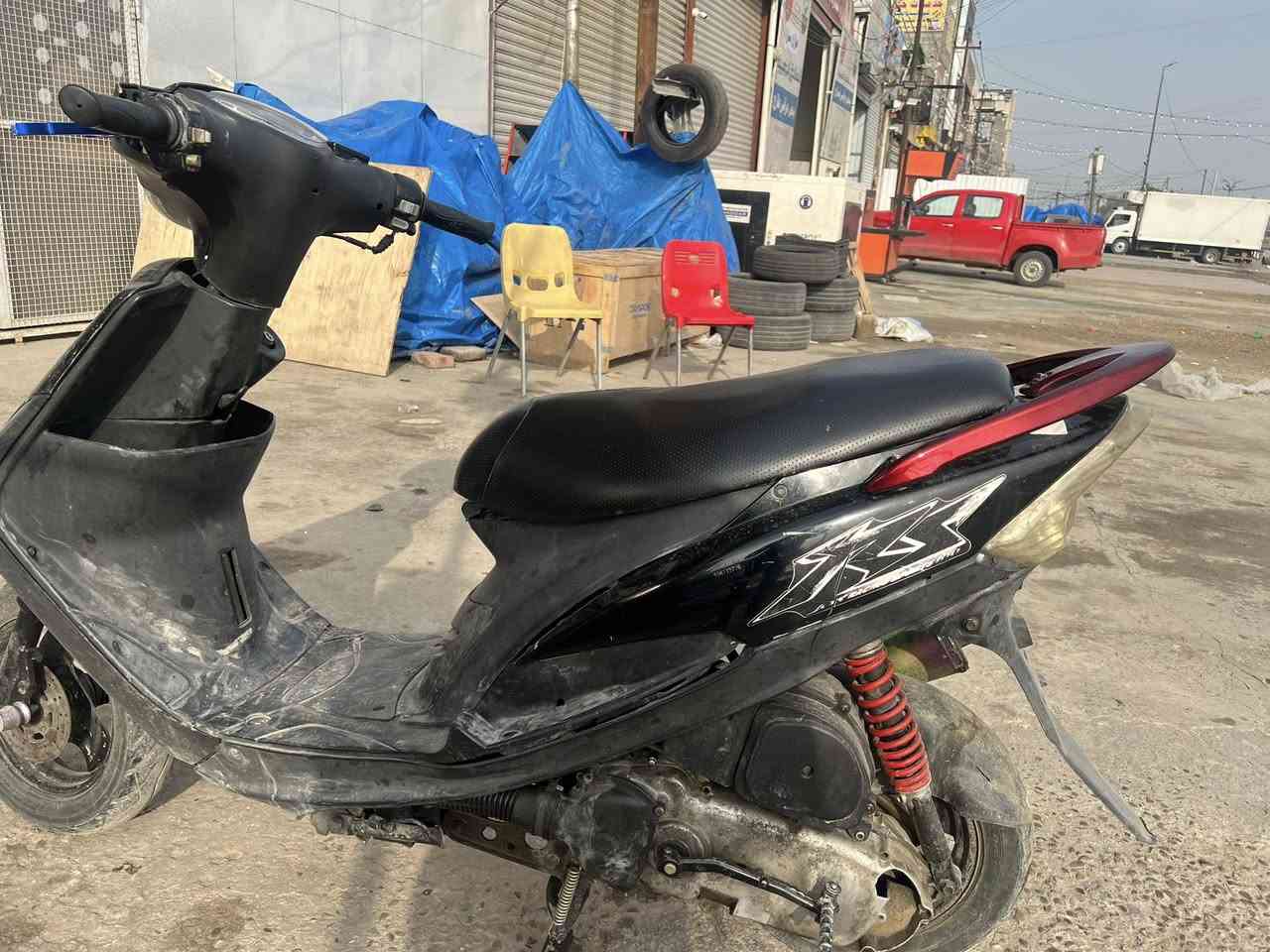 السلام عليكم اخواني 
ماكس عدله دراجه طابوكه جديده مال رمبه عليه بوشه 55 يعني اذا تريد ترجع بلادي تترحمله لين روله وفشك واكس جدد 
دراجه منقصه شي بس صالنصه مرتبه اذا انت تحب صوت عالي بقيه تجفيت جديد شرط الشلعه والمعدل 
للبيع بسعر 525 وبيه مجال اذا انت مو خبره لا تجي تفحص 
مكاني بغداد الطالبيه قرب محلات سيد هاني رقمي *********** للتواصل
