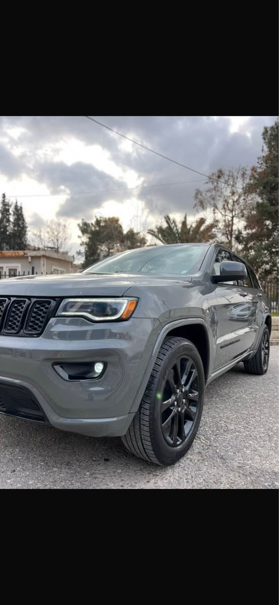 کـــــــوردی 

جێب گڕاند شیڕۆکی 
تەنها فرۆشتن ، گۆڕینەوە ناکا 
مــــۆدیل / ٢٠٢١ 
مواسفات / black Top 
سەیارەکە هەیکەلی زۆر جوانە
سندوق شەفت ، سلایت 
کوشن هیتەرسوکان هیتەر، 
دەبل ئەکسل 4×4 

مەکینە / V6_3,6 کەپس 
ڕۆیشتن /  ٥٦٫٠٠٠ کیلۆمەتر
ڕەقەم هەولێر سەنەوی نوێ 

سبوغ تەنها ۱ چاملغی پێشەوە لای سەکن سبوغ 
بێ ناو گرتن ، بێ ئێڕباگ

نـــــرخ ( ٢٩٩ $ ) 

بۆ پەیوەندی / *********** 

عربي 
فقط بیع ، ماعندنا مراوسة 
جیب كراند شیروكي 
مــــودیل / ۲۰۲۱ 
للون سمنتي ممیز
هیکل سيارة كلش حلو
مواصفات black top  
صندوق شفت ، سلایت 
كشن و ستیرن هیتر 
فور فوویل 4×4 

صبغ فقط جاملغ ٲمامي 
جهة سكن صبغ 
بدون دواخل ، بدون ایرباك 

سعر   ( ۲۹۹ $ ) 
للاتصال *********** أربيل, العراق
