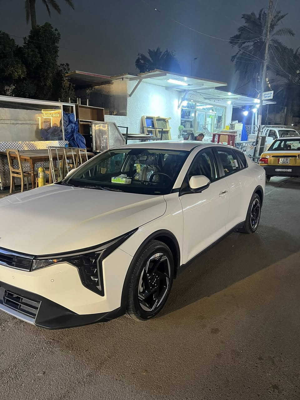 سلام عليكم k4موديل 2025 ماشيه 30 الف     فول ما عده الفتحه وكشن مخمل  سياره خليجي ضمان خمس سنين مكفول كفاله عامه عنواني الاعضميه سعر 194 رقم ***********
