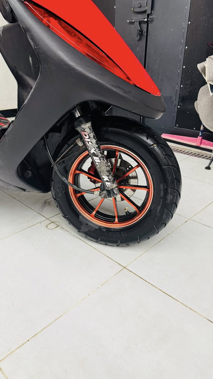 السلام عليكم دراجه ماكس عدله للبيع كفاله من السرقه مكيني بلادي 49اكلجات امامي +خلفي رياضي الدراجه ختم واحد العنوان بغداد الجديدة والرقم *********** السعر750 ‏وبيها مجال بسيط ￼￼
