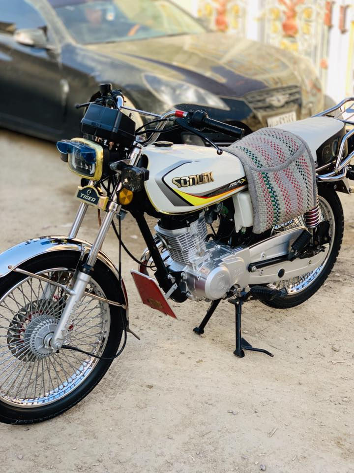 سلام عليكم شباب دراجه للبيع كامله مكمله اوراق مكان حله نادر ٢للستفسار (*********** )(***********)
