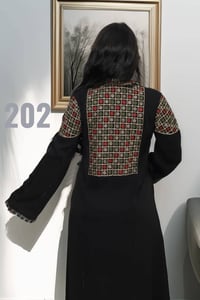 عباية سحاب ستراس • مقاسات ٣٨-٤٨ • قماش ندى صيني