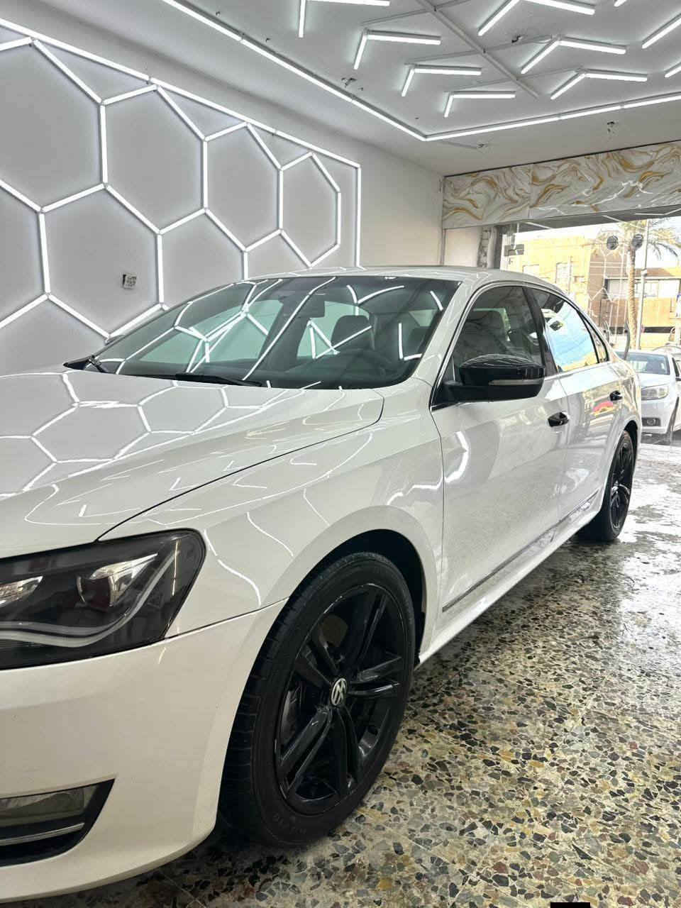 🚗 للبيع فولكس واكن باسات SEL  – فول مواصفات سنوية ب أسمي هزة وفحص رقم الانكليزي الجديدد
مصفرة من الغرامات 
السيارة مشروع وطني تتحول بكل المحافضات
📌 الموديل: 2014
📌 الفئة: فول مواصفات 1/1
📌 المحرك: 6 سلندر 3.600
📌 الحالة: ممتازة
📌 الفحص: 1/1
📌العداد:  94 ميل 
📌 السيارة نظيفة جداً، استعمال شخصي
📌 المكينه + الكير بحالة ممتازة
📌 السياره بدون حادث هنا صار بيها صبغ قطعتين مرفق السونار مع الصور 

✨ مواصفات:
 • بصمة تشغيل
 • شاشة كبيرة
 • كاميرا خلفية
 • فتحة سقف
 • تحكم دركسون
 • مقاعد جلد
 • تدفئة + تبريد ممتاز

السعر: $122 ‏‪***********‬‏
🚗 للبيع فولكس واكن باسات SEL  – فول مواصفات سنوية ب أسمي هزة وفحص رقم الانكليزي الجديدد
🚗 للبيع فولكس واكن باسات SEL  – فول مواصفات سنوية ب أسمي هزة وفحص رقم الانكليزي الجديدد
