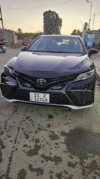 كامري ٢٠٢٣ دخول جديد مرقم بغداد ماشية ٦٠ الف السيارة  مواصفاتها مدروجة...