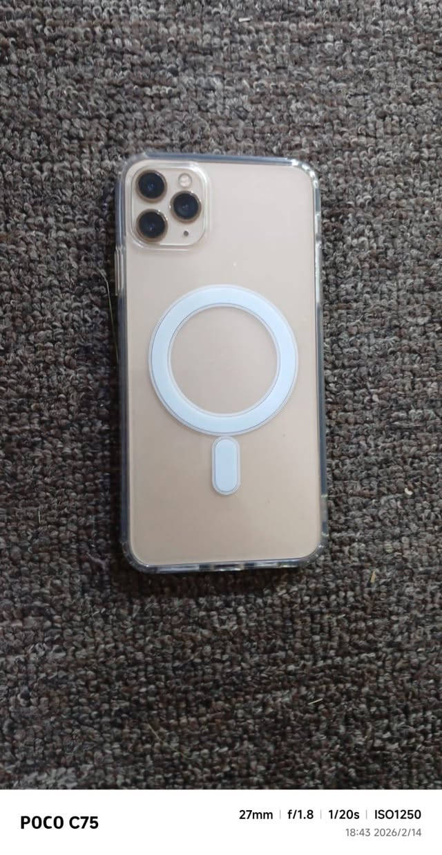 ايفون ١١ برو ماكس مبدل شاشة اصلية وبطارية اصلية الجهاز نظيف جدا السعر 265 وبيه مجال *********** مستعجل على البيع
