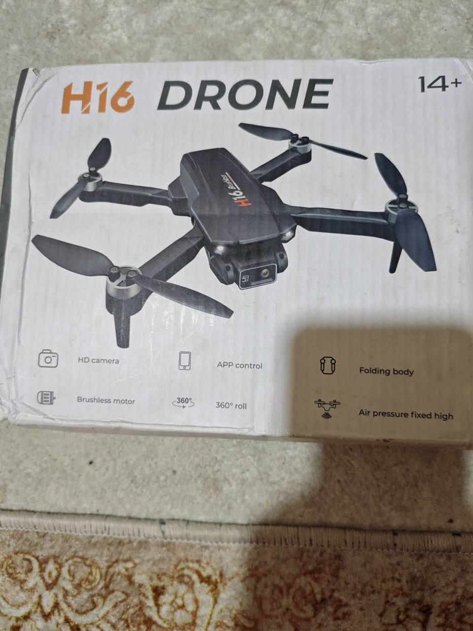 السلام عليكم اخوان درون جديد غير مستخدم هذه طائرة بدون طيار طراز H16. تشمل ميزاتها الرئيسية ما يلي:
كاميرا عالية الدقة: مزودة بكاميرا عالية الدقة.

التحكم عبر التطبيق: يمكن التحكم بها باستخدام تطبيق مخصص.

هيكل قابل للطي: تصميم يسهل النقل والتخزين.

محرك بدون فرش: توفر المحركات بدون فرش أداءً أكثر كفاءة وعمرًا أطول.

وظائف إضافية: تتضمن ميزات مثل الدوران 360 درجة وتثبيت الارتفاع بضغط الهواء

السعر 65 وبي مجال للشراي ***********
