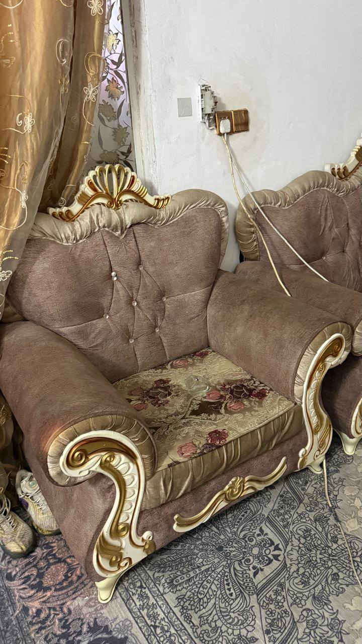 السلام عليكم تخم 6 قطع للبيع نظيف صاله 3 اشهر مستخدم
رايده ب 375 وبع محال للطيبين 
المكان ابو رمانه هاتف لااتصال ***********
