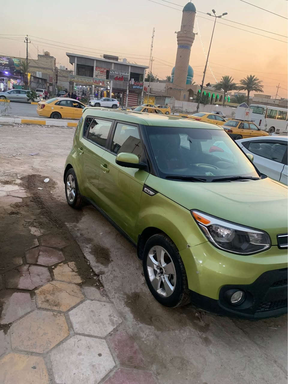 سيارة سول موديل 2018 للبيع السعر 110 ورقة حادث بامريكا كما مبين بالصور بالثلج معدل بارد بدون تبديل حادثها بالعراق الجاملغ عكس السايق معدل بارد نفسه طخه بسيطة ماشية 72 الف ميل السيارة على ايدي من الزيرو المكينة 1600 GDi تبريد خير من الله زوج تايرات امامي مبدل باتري جديد مسجل قرص نظام اندرويد سعره وحده 300 دولار كامره أمامي وخلفي وحساس خلفي هذه رقم للتواصل واتساب *********** وبيها مجال بسيطة .
— في ‏بغداد الزعفرانية‏. بغداد, العراق
