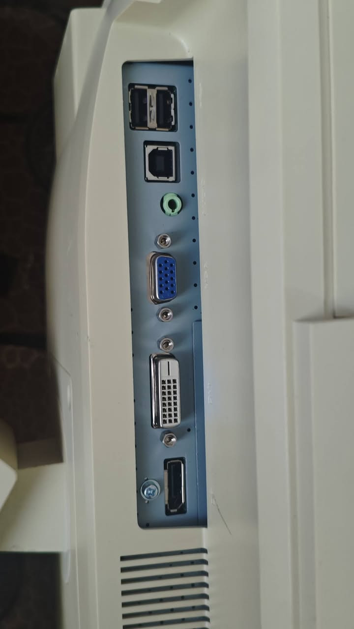 شاشة للبيع حجم 24 دقة 1080 75 هرتز
بيها 3 منافذ مثل مموضح بلصورة 
ووياها هدية تحويلة من display port الى hdmi

مكاني بابل وموجود توصيل

ب55 هية والتوصيل


**إذا كنت صاحب هذا الإعلان وتريد حذفه لأي سبب، رجاءا أرسل رسالة إلى الدعم الفني**