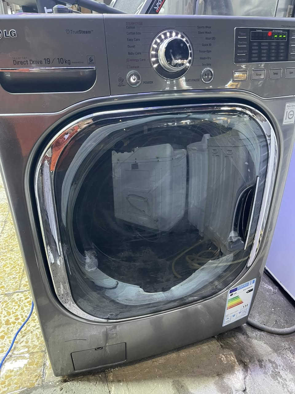 غساله فول ئوتمتيك 19كيلو LGفول موصفات بخار او مجفف  بشرط شغل ما بي اي عيب بشرط ضمان اوفحص اوشغل صناعه كوريا موديل حديث اي ستفسر عل***********
