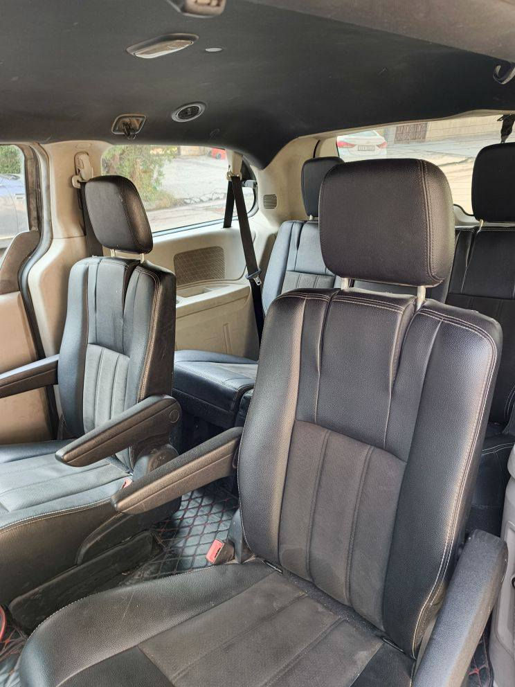 ‏السلام عليكم. 2019 كرفان 3 قطع تبريد sxt فول كهرباء ابواب وصندوگ وجامات للأخير فول اوتو كهرباء، اللايت مزروع عدسات زينوم ممتازة والعالي باقي أصفر بدون مخالفة المرور،استخدام شخصي السيارة  وارد ضررها بنيد مبدل وماطاگ اي ايرباگ بيها وصور الحادث موجودة عندي ومثبت ايضاً رقم الشاصي والسونار مرفق وبحاجة الى تكحيلات وبوليش، للجمالية لأن بيها شخوط احتكاك بسيارات ودراجات. رقمها مشروع وطني بغداد. السعر 17000$ قابل للتفاوض بعد الشوف للتواصل موبايل و واتساب *********** او ***********
