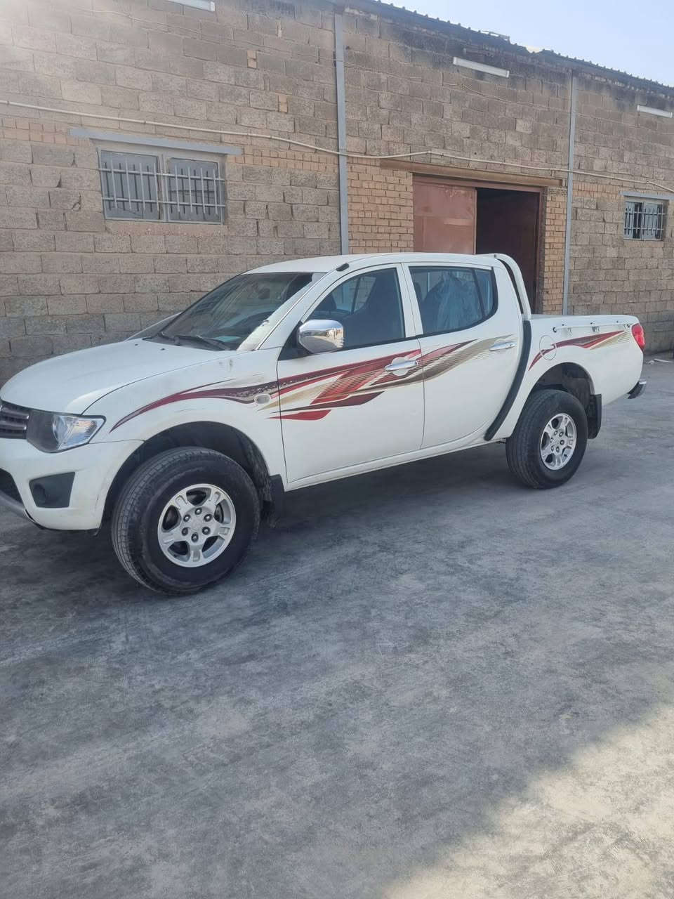 بيكب فور ويل تخم تاير بيها طلقه بل بنيد بيها صبغ جاملغ الايمن خالفي سياره حلوه هاتف *********** عنوان بغداد السعر 140 بيها مجال ماشيه 220 قابل للزيادة موديل2015
