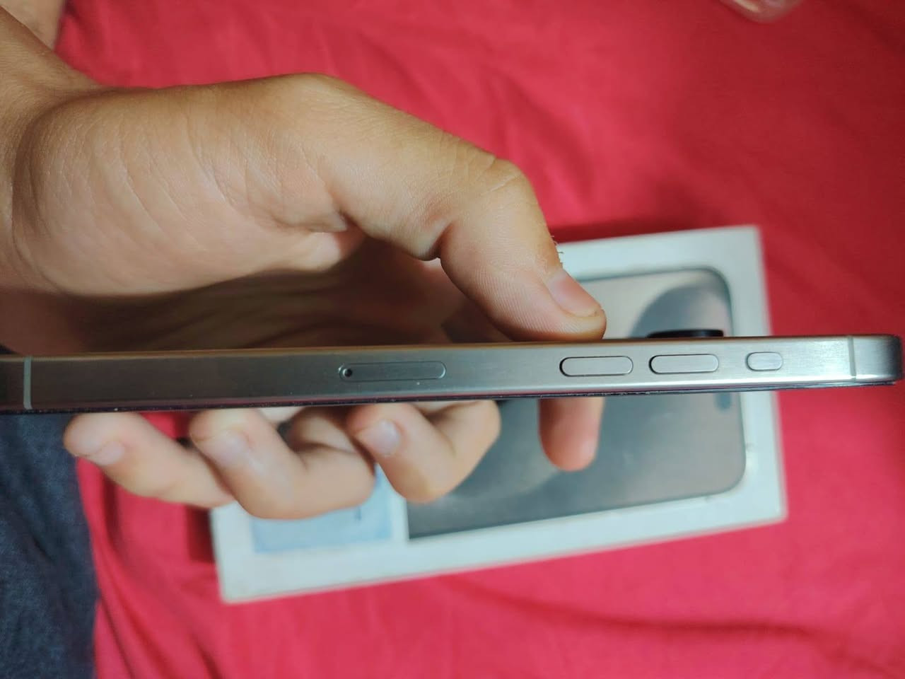 السلام عليكم
iPhone 15 Pro Max 
ذاكره: 256

بطاريه 89

جهاز نضافته 90٪

ملحقاته: كارتونه +كيبل اصلي +كفر 

السعر 925 وبي مجال 

العنوان: بغداد الحسينيه

للتواصل: *********** بي واتساب واتصال
