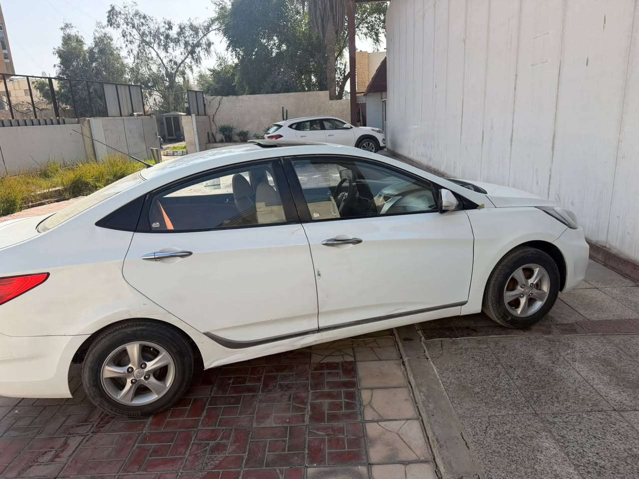 اكسنت 2011 مضلع 1600 خليجي
بيها  3 قطع صبغ  وقطعتين تبديل 
ماشيه 170 الف 
رقم بغداد  باسمي  بس السنويه ضايعه بيها عائديه 
السعر 75 
وترهم قسط بمقدمه زينه 
***********
طبعا السعر بالقسط يختلف
