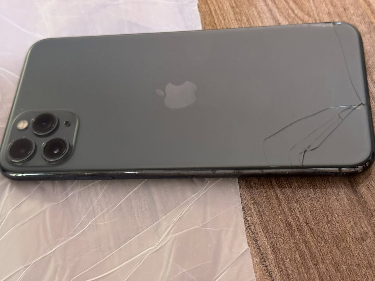 سلام عليكم…آيفون 11برو ماكس ذاكرة 256 زيتوني شاشه بلاديه مبدله بطارية اصليه جهاز كامل وشغال فقط ضربه خفيفه بالضهر موضحه بالصور ما مأثره السعر 275
للاستفسار/ ***********
