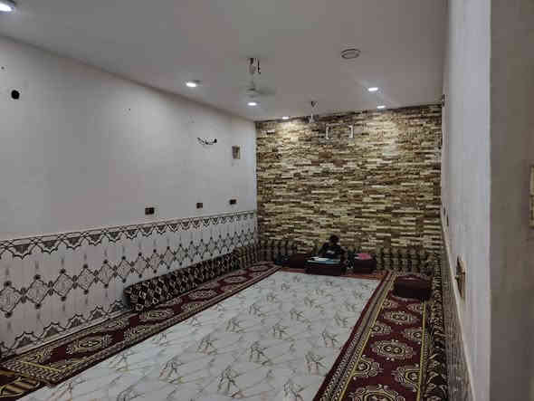 المساحه 220
يتكون من 3 غرف  قياس 5*4
واستقبال 6*4 
دوانيه 10*4 
مطبخ 6*4 
صحيات 
ومنور 1ونص 
بناء جديد صارله سنتين 
الاساس صب كونكريت 
بناء بلوك شمال 
العنوان دور الزراعه 
مقابيل المستشفئ البيطري 
السعر 46 وبيه ومجال
للتواصل ***********
