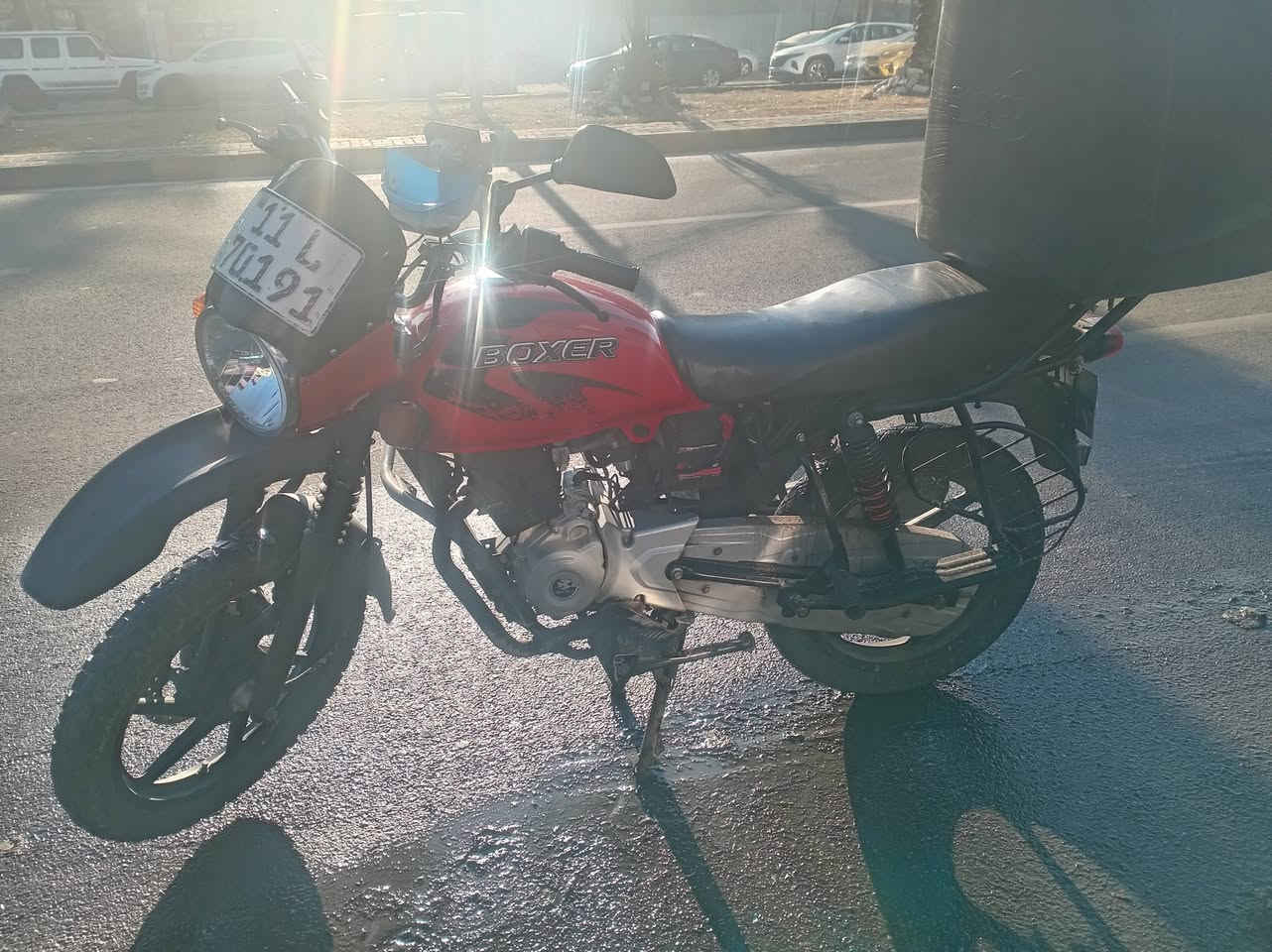 السلام عليكم دراجه بوكسر للبيع موديل 2023 رقم بغداد دراجه باسمي ثاني يوم احولك المكينه مجفته ومكفوله كير ومحرك مكفول دراجه مابيها نقص السعر مليونين وربع وبيها مجال قليل *********** مكاني مدينه الصدر الجوادر
