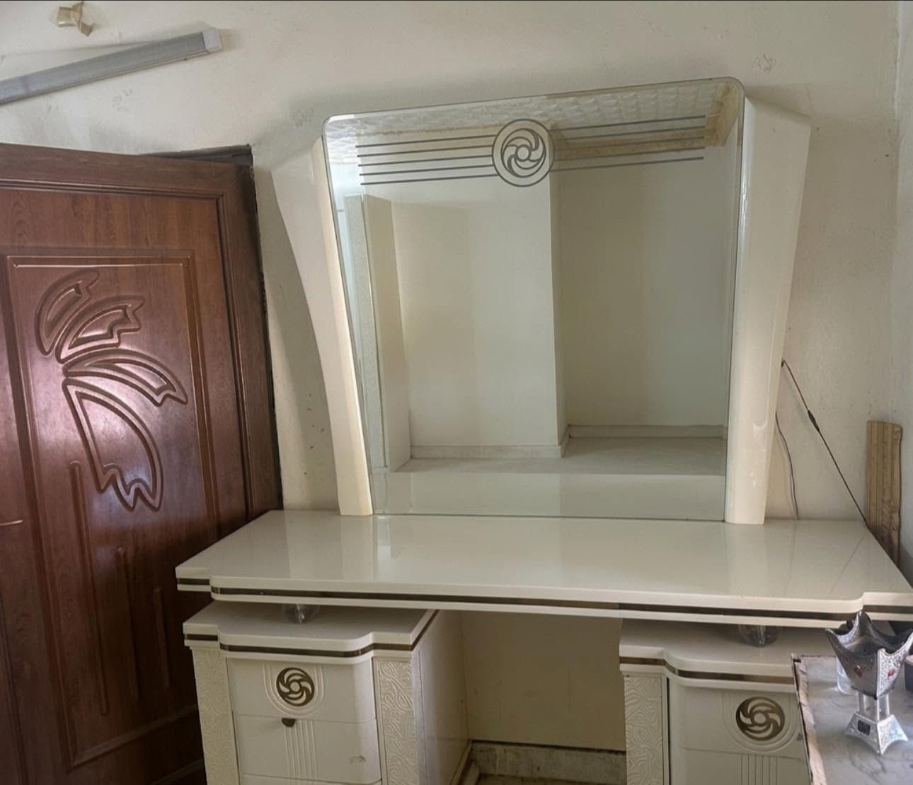 اغراض للبيع
غرفة تركي كبيرة 750
مكيف 250
ثريات 2 ب50

الشراي يتواصل ‭***********‬
