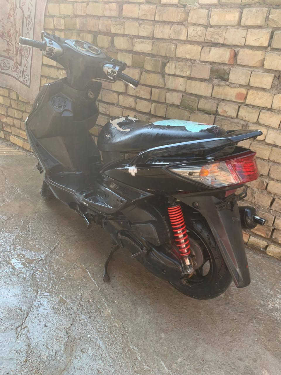 سلام عليكم
دراجه سكنس للبيع 

مديل 2007
دراجه صاله شهرين نازله من رمبه

شلعه معدل جيب وياك فيتر وفحص 

الرقم للستفتار ***********
