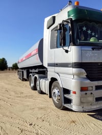 الفنيه 2002 حموله 42. اسود38 تخم تأير مانقصها شي ...سعر 4 07809079625