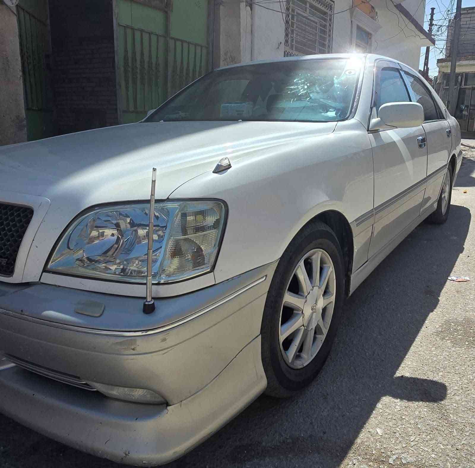 كراون ملكة موديل 2002 ( بسعر مناسب )
السيارة فووول ولاغلطة مكينة تبريد ثلج تخم تايرات جديد اربع دكم  فتحة مكفولة شرط الفحص معاملة جاهزه بس تحويل رقم كركوك انكليزي  
مكان السيارة النجف الاشرف 
للاستفسار ***********
