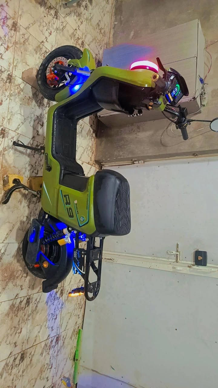 السلام عليكم 
دراجه شحن  R9 لون زيتوني طاافي 
سرعه 109 اربع نمر (سرع)+ الرجوع الى الخلف نضام R + هورن + دبل اشاره + زينون عالي وناصي + نشره 7 الوان  + 5بطاريات ونلي الاصلي + شاحنه ونلي الاصلي + الدراجه حجم 16 تناسب الڪبار و الصغار 
اشاره امامي + اشاره خلفي 
مرايات 2
ڪشن خلفي
مسند ضهر للكشن الخلفي
بايدر + سله + هديه دهن دسڪات +
*ملاحضه.  ابيعلك الدراجه ڪامله برغي ما ناقص  
💥للتواصل خالص


**إذا كنت صاحب هذا الإعلان وتريد حذفه لأي سبب، رجاءا أرسل رسالة إلى الدعم الفني**