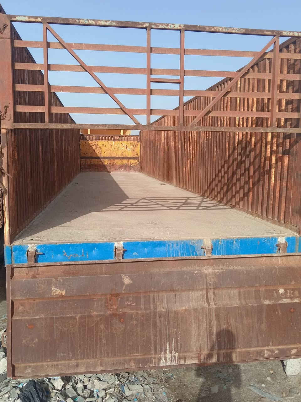 السلام عليكم عربانه للبيع شاصي 16 ارتفاع185 طولها 12.50 دناكير واحد 13 وثنين 14 مكانها البصرة الكرنه
رقم موبايل ***********
مكلف بل نشر
