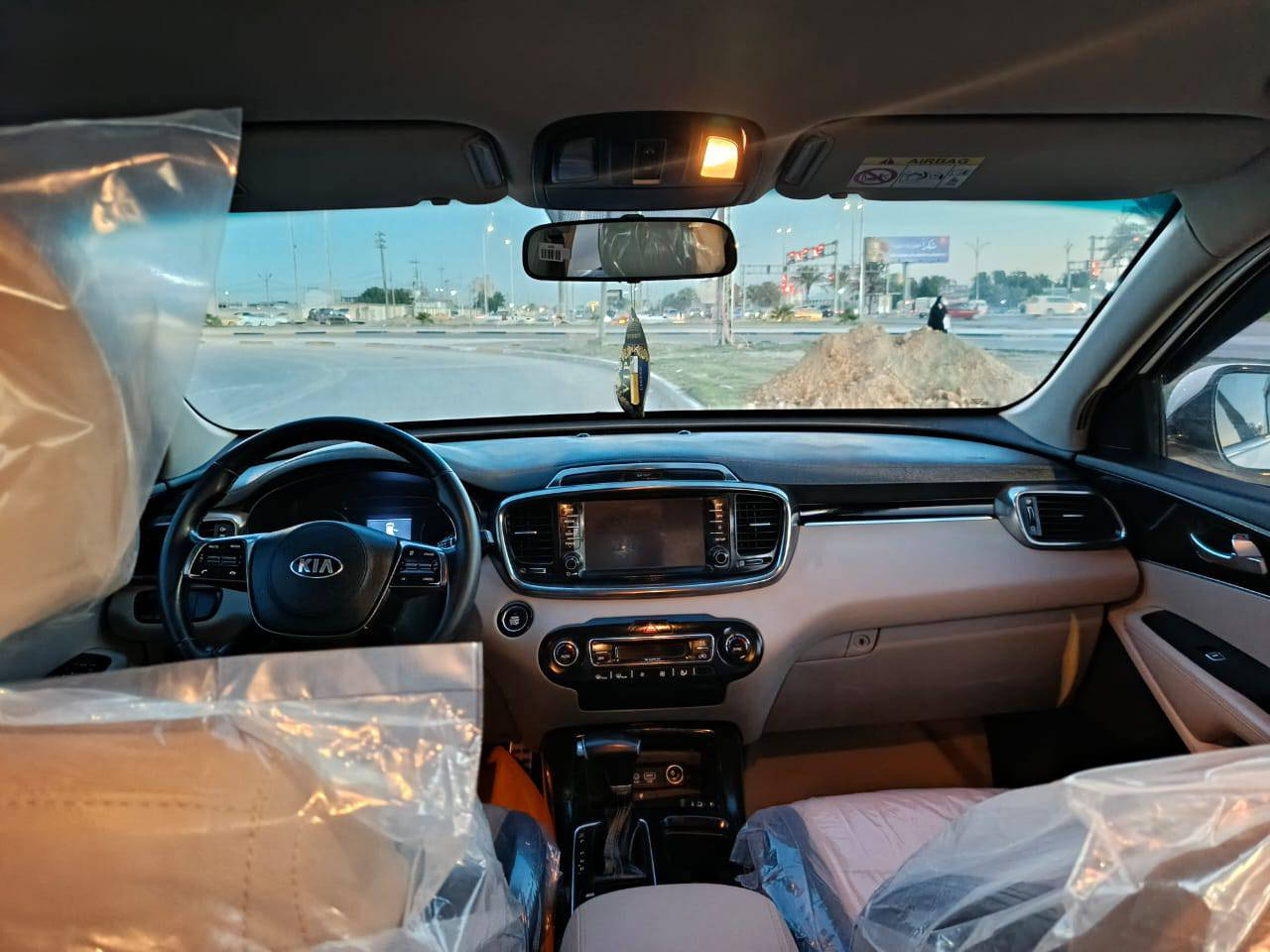 السلام عليكم سياره نوع سورنتو خليجي موديل 2020فول موصفات عده البنراما سياره سته اسلندر سبعه راكب 3قطع تبريد مري شفط جنطه كهربائي  كامره حساسات  شاشه كبيره كشنات جلد السياره كفاله عامه  من ضربه وصبغ وتبديل  السياره جديده ماشيه ا110لف كير مكينه حداديه تبريد خير من الله تخم تاير  العنون كربلاء السعر 258 رقم الهاتف ***********
