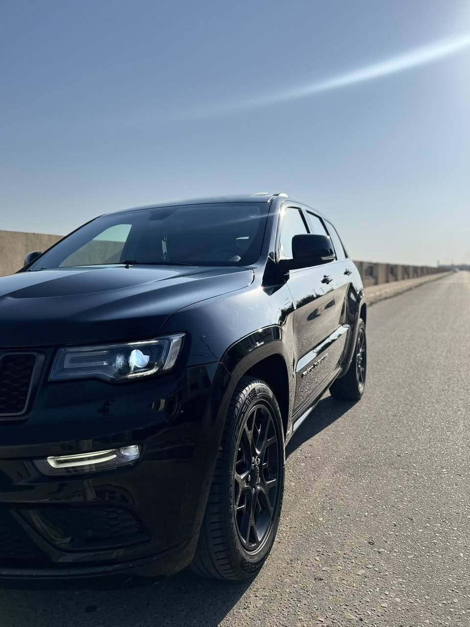 جيب كراند شيروكي لمتد S

الموديل : 2021. (خليجي) . 
المحرك : V6.  3.6L .
العداد :60.000km
: شركه هارلم
* المواصفات 
* نقطة عمياء .
* دفع رباعي 4x4 . 
* فرش المقاعد من الجلد . 
* المقاعد الأمامية كهربائية .
* ذاكرة لحفظ وضعيات الجلوس . 
* المقاعد الأمامية مع تدفئة . 
* صف المقاعد الخلفية مع تدفئة . 
* ويل قياس 20 انج اسود لماع .
* مقود السائق كهربائي . 
* تدفئة ستيرن . 
* سقف بانوراما .
* شاشه 8.4 انج .
* نظام الملاحة (GPS) . 
* نظام خاص للطرق الوعرة . 
* مصابيح امامية زنون . 
* المصابيح الأمامية مع LED لايت . 
* كشافات الضباب زنون . 
* تشغيل عن بعد .
* صندوق كهربائي .
*  حساسات أمامية . 
*  حساسات خلفية .
* كاميرا خلفية .
* بخاخ ماء لتنظيف المصابيح الامامية .
* مرايا بخاصية التعتيم الذاتي . 
* مرايا جانبية قابلة للطي كهربائيا . 
* بلوتوث تلفون . 
* محدد سرعة . 
* نظام تشغيل واطفاء اوتماتيكي للمحرك للتوفير من صرف الوقود
* نظام بريك اوتماتيكي .
رقم صاحب السياره 
مكفوله كفاله عامه من كلشي فحص هزه سنويه جديد باسمي
350$وبيها مجال للشراي
0772 625 2424
