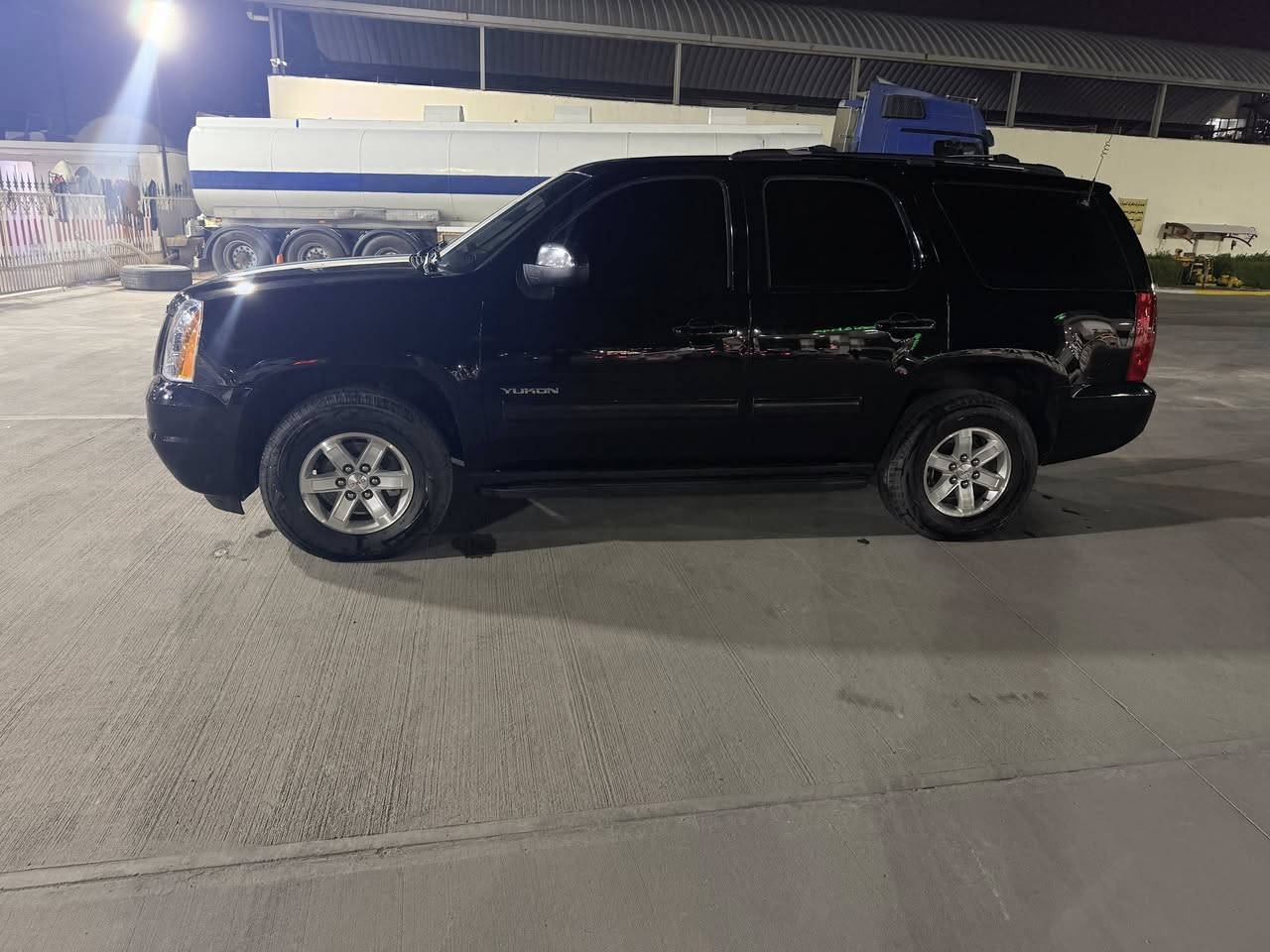 سلام عليكم يوكن2013خليجي رقم بصرة السياره جديده قطعه وحده صبغ باسمي تحويل مباشر السعر260وبيها مجال عنواني البصرة مامتواجد خاص اتصال فقط***********
