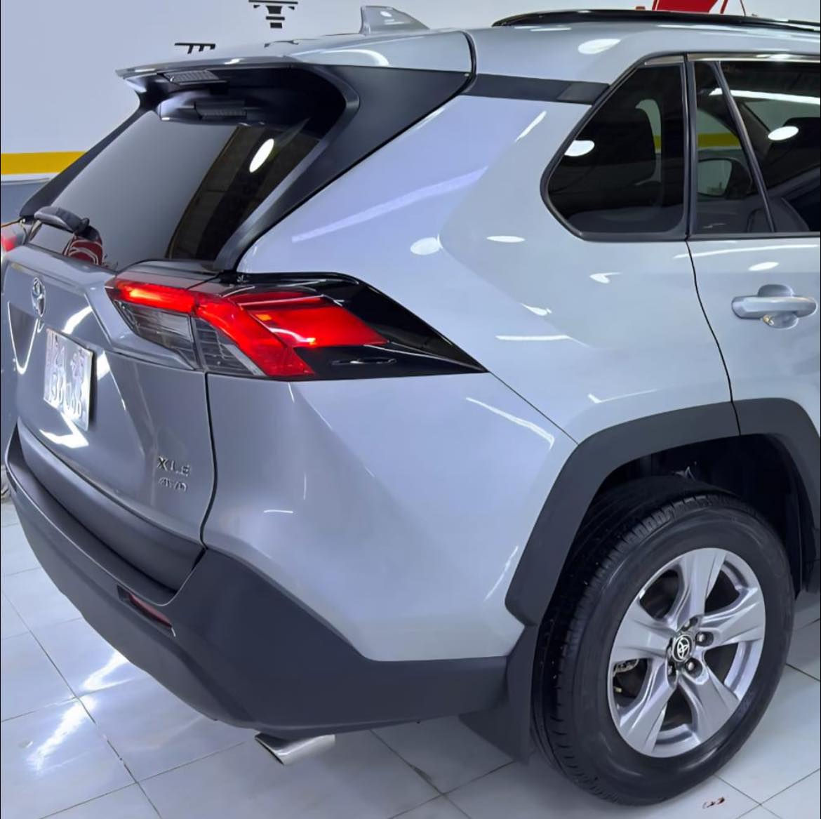 للبيع 2025
TOYOTA 
RAV4
Xle 
2025
2,5L
V4
7,000. MİLES

👑 المواصفاتXLE ///
كشنات قماش
كشن كهرباء
وضعيات قيادة 3
تبريد أمامي ثنائي
إشارات بالمراي
مكينة 2.5 بنزين
قير أوتوماتيك CVT
تحكمات بالستيرن
شاشة حجم كبير
كروز سرعة
تحديد مسار
رادار أمامي
رادار جانبي
رادار خلفي
كاميرا خلفية
جنط 17
تشغيل بصمة
دخول ذكي
نقطة عمياء
تنبيه مرور خلفي
مثبت سرعة
مصابيح أمامية LED
مكيف أوتوماتيك
مانع انزلاق
توازن إلكتروني
مساعد صعود المرتفعات
وسائد هوائية متعددة
نظام فرامل ABS + EBD

ضرر/// جاملخ صبغ + نص بونيد صبغ❗️
ايرباك استيرن راجع سستم✅
شواصي سليمة💯

السعر/// 236 ورقة وبيها مجال 💵

سيارة كاتي يترقم المحافظات شمالية ✨

سيارة جديد و جاهز مابيها اي نقص✅

بوليش و حمام جديد ✅

☎️ 0770 137 0765

☎️ 0770 912 5605
