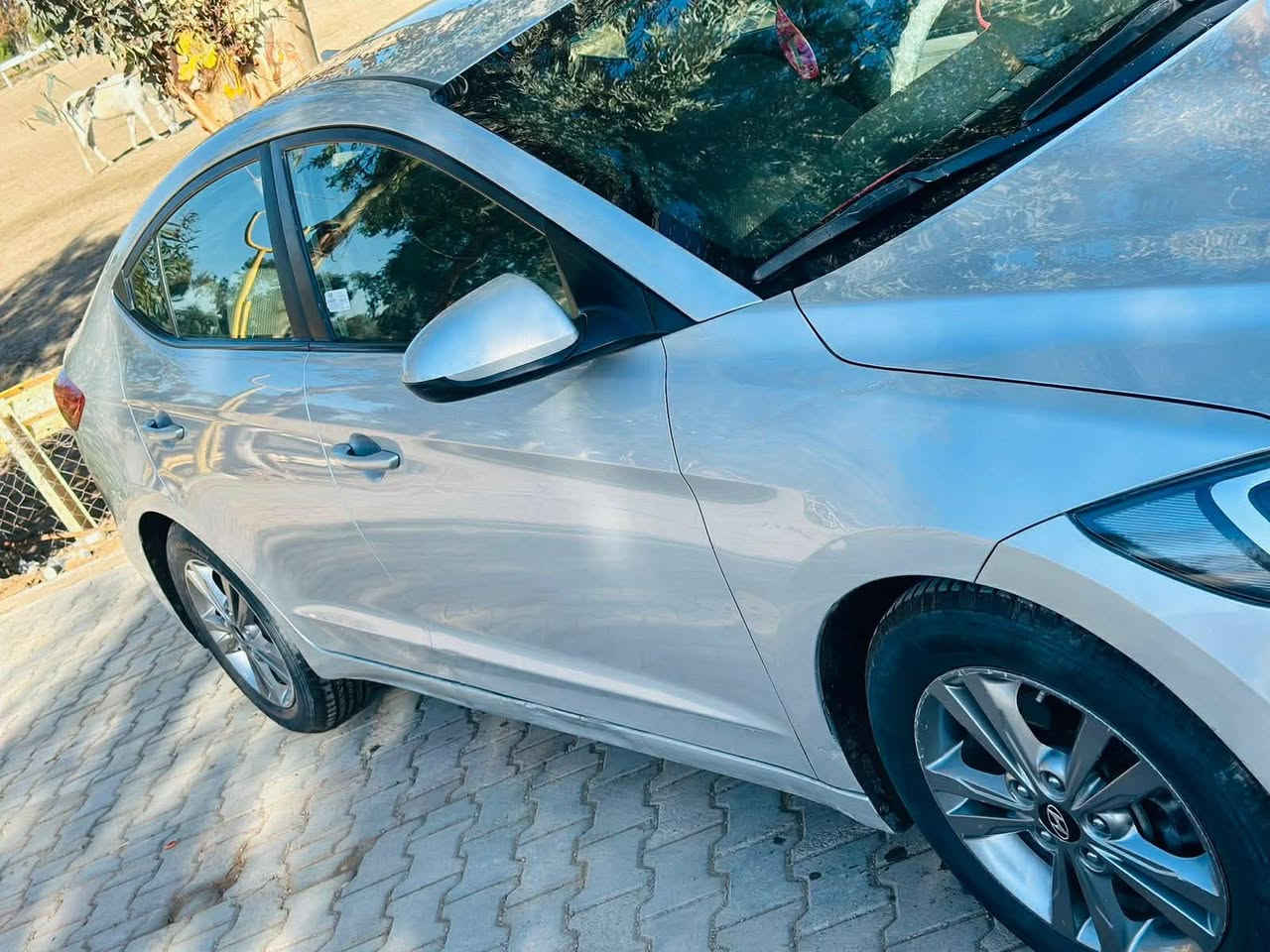 النترا 2017 وارد امريكي 
 ضرر سياره بارد باب عكس السايق  سياره بدون صبغ فقط الدوسه وبيها بارد جاملغ الخلف السايق 
بيها منضومه غاز 
محرك جديد 
موصفات عاديه 
بدون دواخل بدون ارباك 
رقم ديالى 
 مكان سياره ديالى بعقوبة ***********
