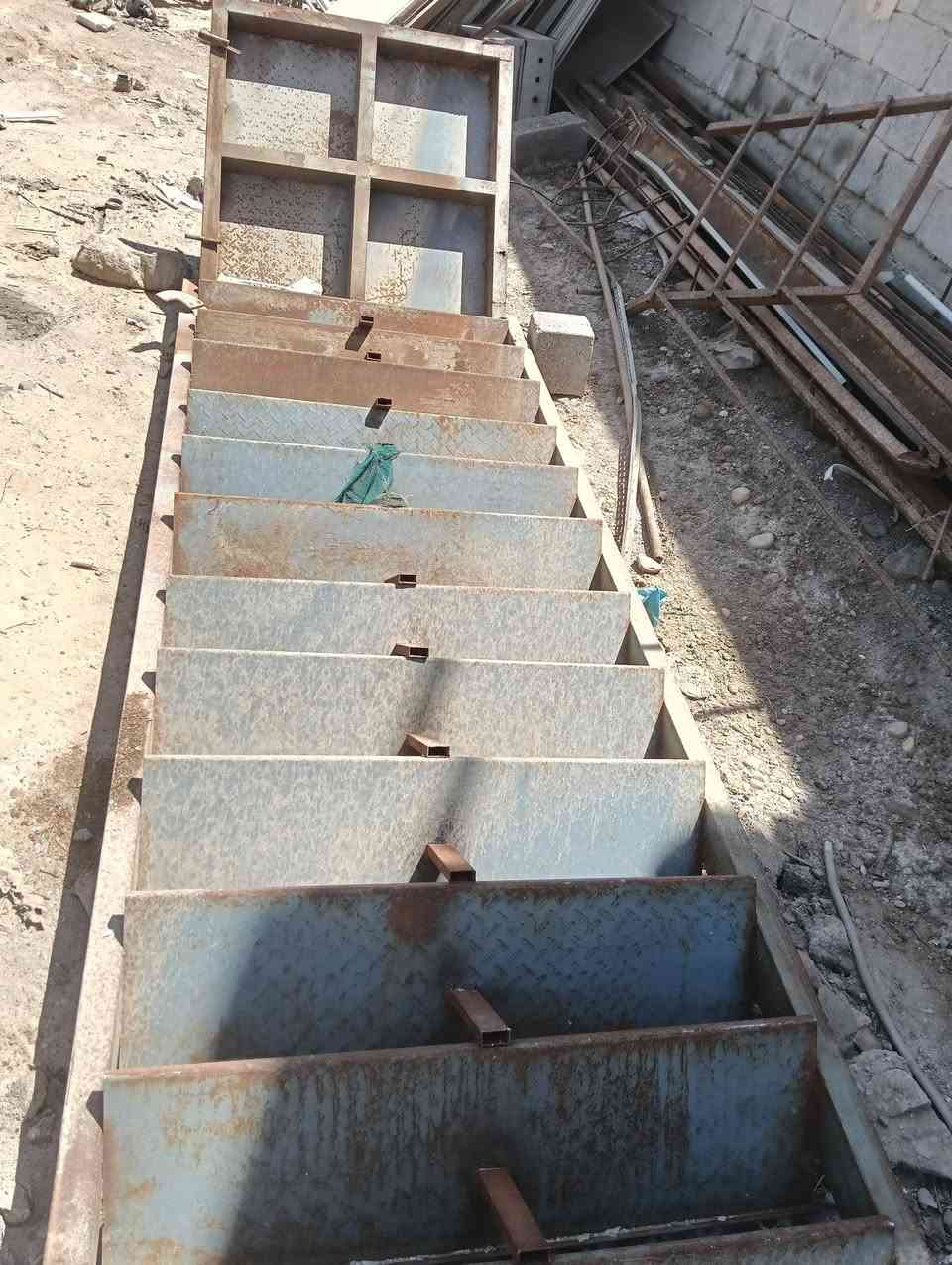 سلام عليكم اللبيع باب سلايت طول 3 نص  باب خدمي 1متر بس مامصوره ورتفاع 185 درج اعرض متر بليت جكر طول قطعتين 4 وصحن وقطه ثانيه 12 وصحن التواصل على خاص او رقم ***********بي واتساب مكان بغداد جسر دياله الجديد
