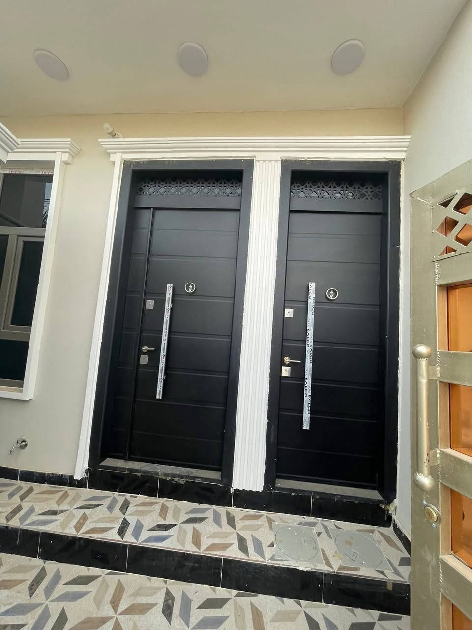 ✅🔰دارين للبيع 🏡 بمساحة 100مترطابو صرف ✅🔰 ☎️( *********** )☎️
✅العنوان 🏡 ( ديالى/بعقوبة/الرحمة/قرب جامع الأقصى ٩.) ✅
✅بناء 2025طابقين✅
✅ رقم القطعة **** مقاطعه 🌹🌹✅
⭕️بناءً درجة أولى فول مواصفات ⭕
🔰✅ التفاصيل.  الطابق الاول / صحيات خارجية /استقبال /مطبخ و صالة /غرفة نوم عدد 1/ حمام وصحيات / منور .الطابق الثاني/ غرفة نوم عدد2/ صحيات /صالة و سطح.😍⁦☝️⁩
للاستفسار الاتصال على ☎️***********
