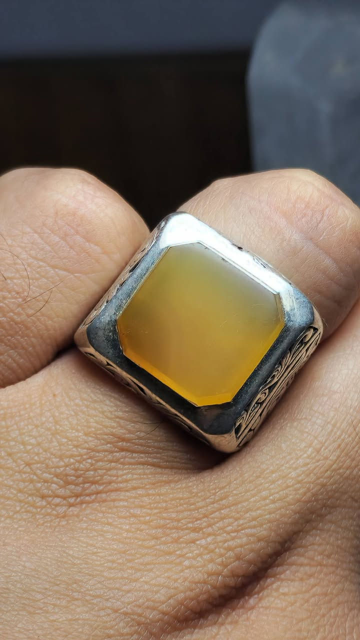 اللهم صل على محمد وآل محمد الطيبين الطاهرين
يماني اصفر حر غير معالج قطع مربع صياغة ثقيلة للبيع السعر على الخاص مكاني بغداد مدينة الصدر رقمي للإتصال*********** يوجد توصيل..
