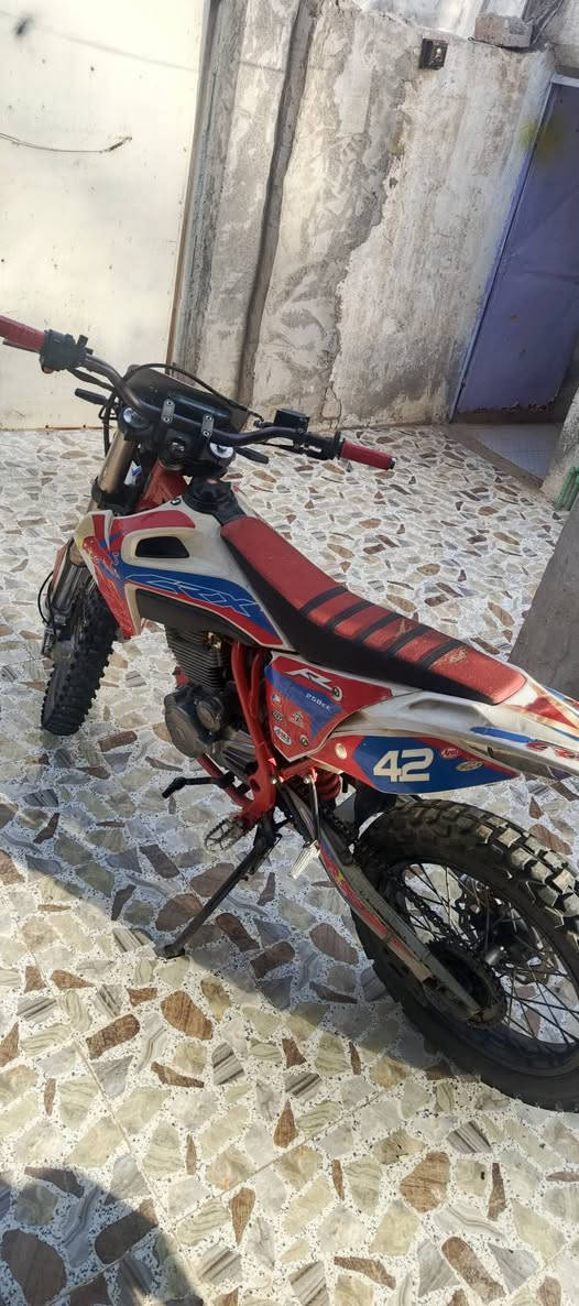السلام عليكم قفازز موديل 24  مكينه ربع دراجه مكفوله من كلشي وفضيف اوراق كامله السعر واحد قفل مكاني كوت زبيديه ‏‪***********
