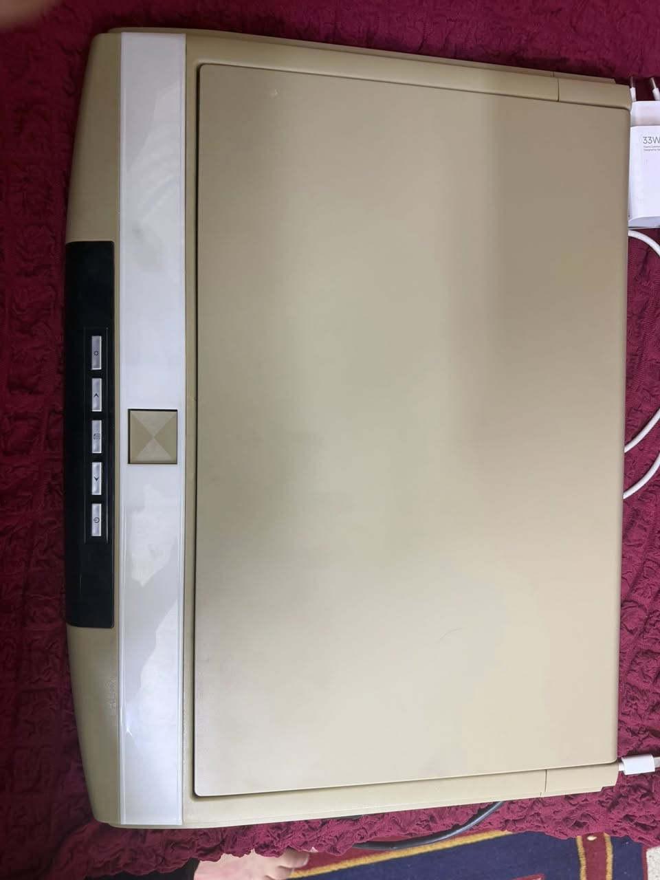 السلام عليكم شاشة سقفية للبيع استعمال قليل كوستر او كيا للتواصل الاتصال ع رقم التالي ***********
