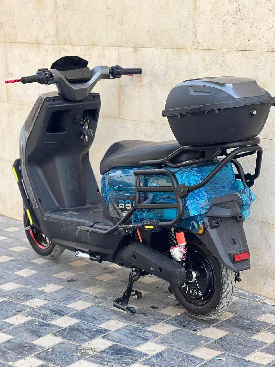 السلام عليكم شباب دراجه شحن كهربائيه نؤع سكنس680 شركته AL SULTAN بطاريات 6 كبيره دبل ملف 2000 دراجه زيرؤ غير مستخدم 0 كيلؤ متر دراجه مؤصفاتها معرؤفه ؤصل معرض مؤجؤد بسمي مكاني بغداد  رقم الهاتف ***********
